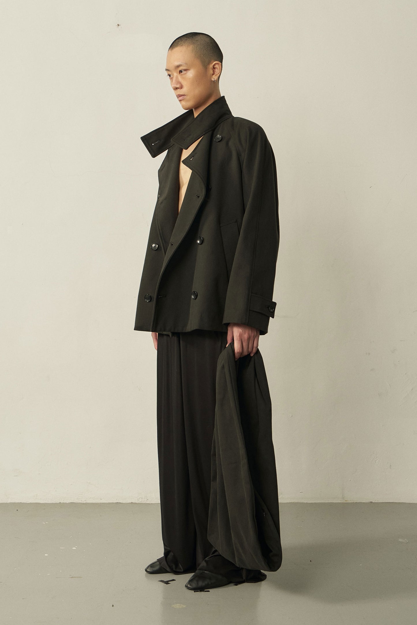 BLACK COTTON HIGH-NECK SHORT COAT