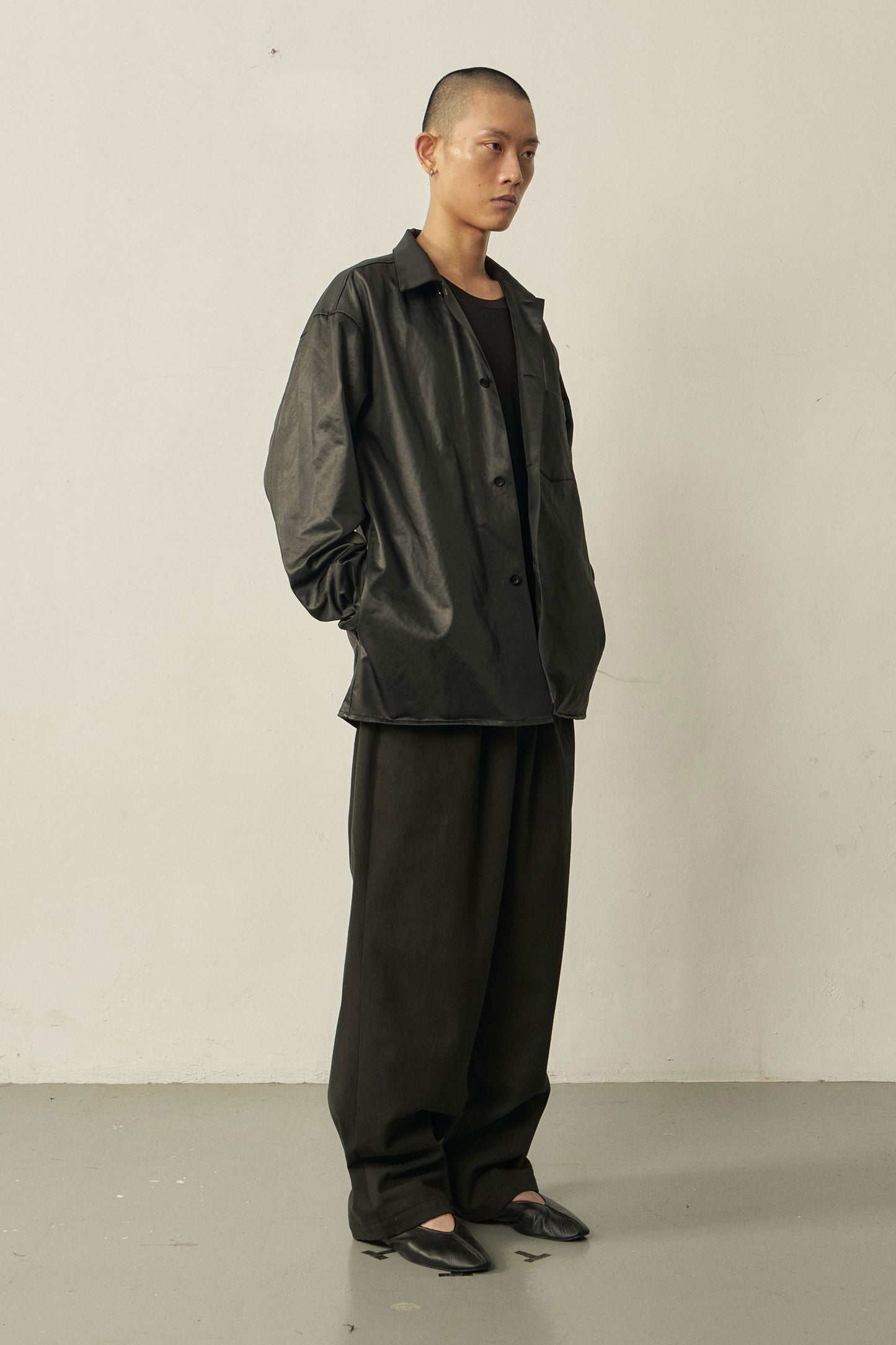 BLACK LEATHER-LIKE WIDE SHIRT