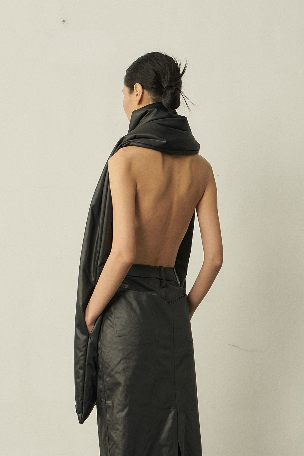 BLACK LEATHER-LIKE PADDED SCARF