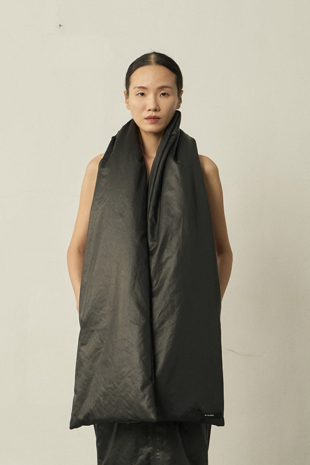 BLACK LEATHER-LIKE PADDED SCARF