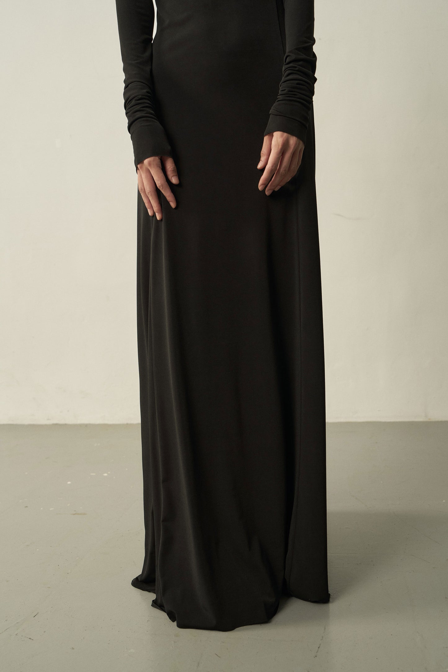 BLACK LONG-SLEEVE HIGH NECK SKINNY MAXI FLARED DRESS