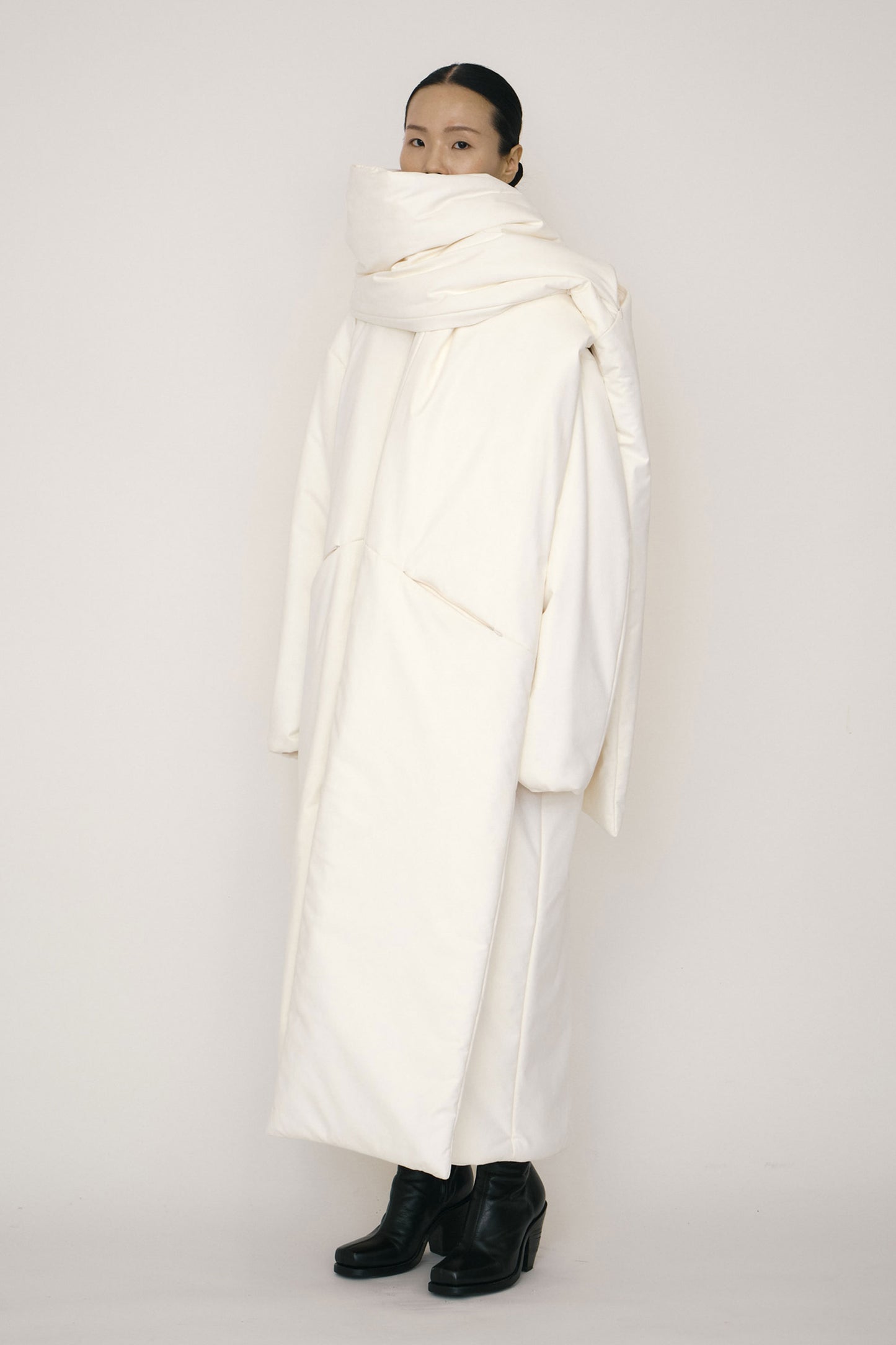 WHITE FAUX-SUEDE PADDED HIGH-NECK COAT (MADE TO ORDER)