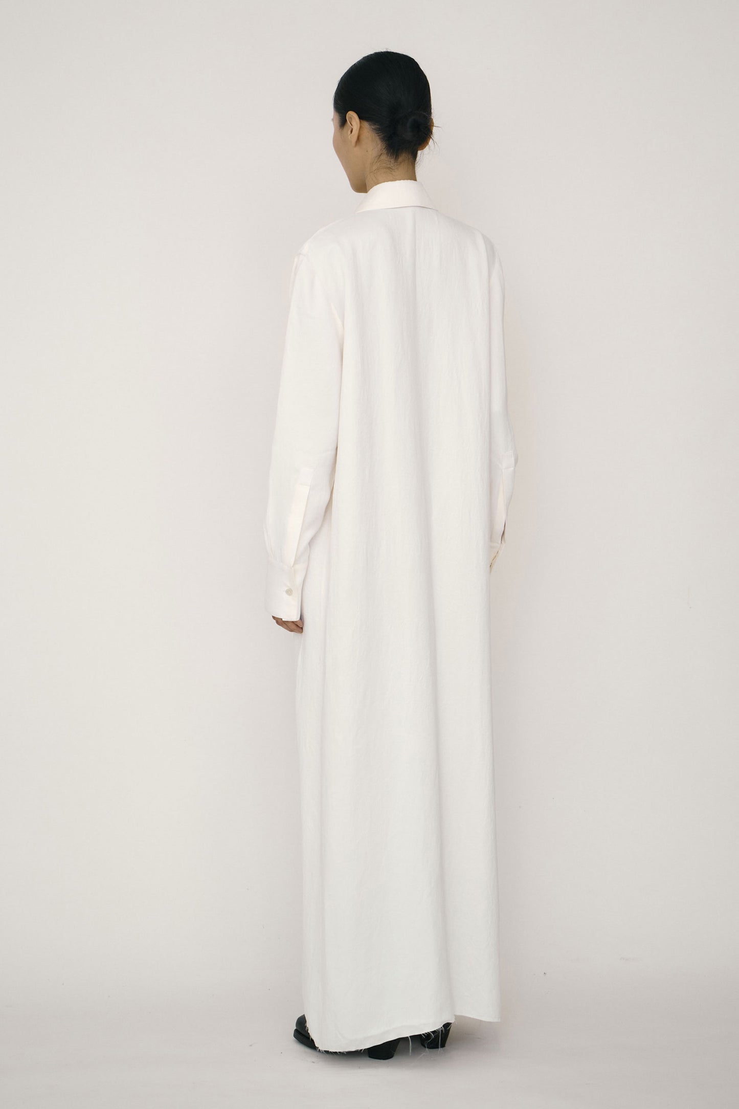 WHITE SATIN RAW EDGE SHIRT DRESS