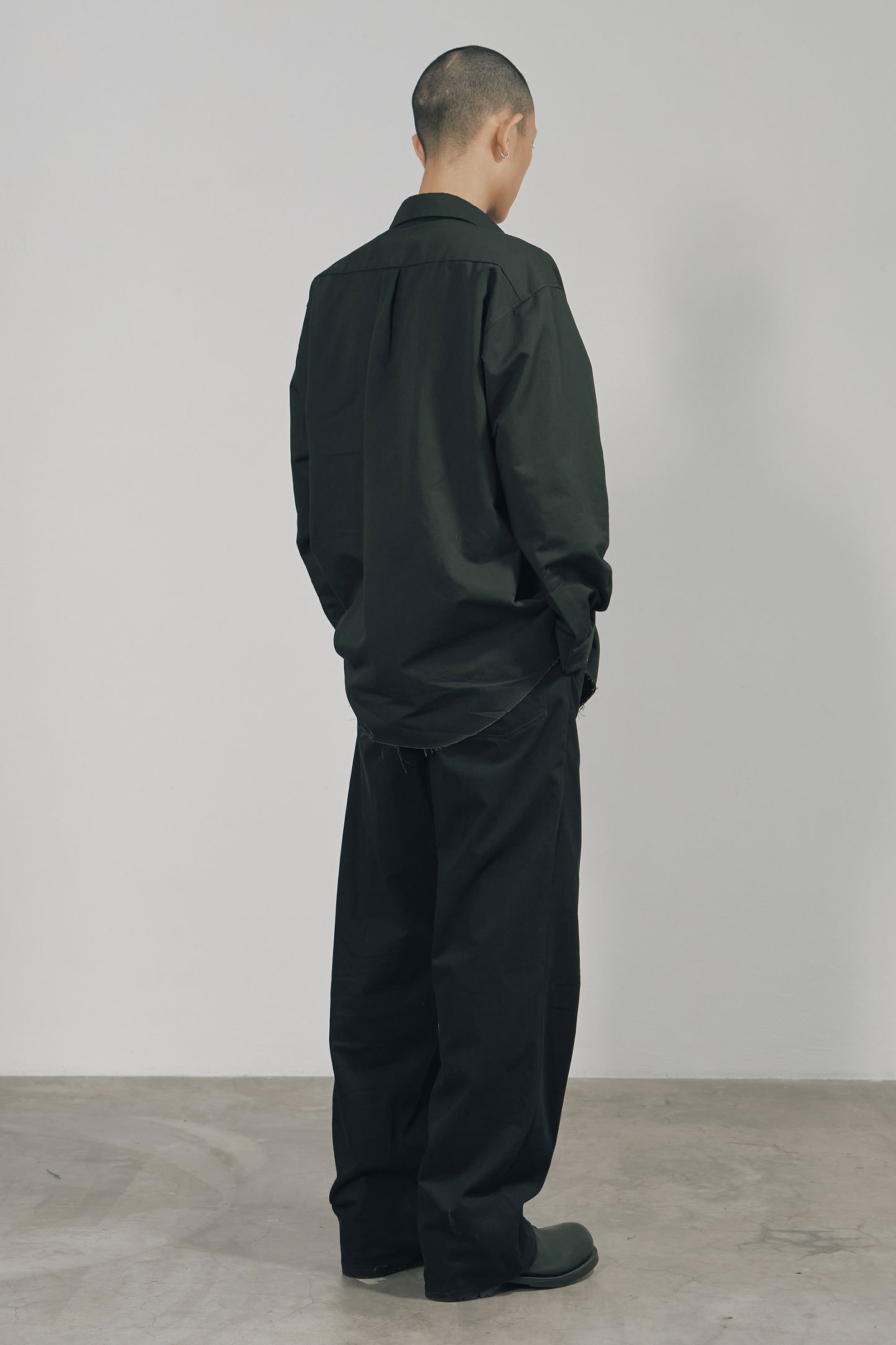 BLACK COTTON TWILL SNAP RAW EDGE SHIRT
