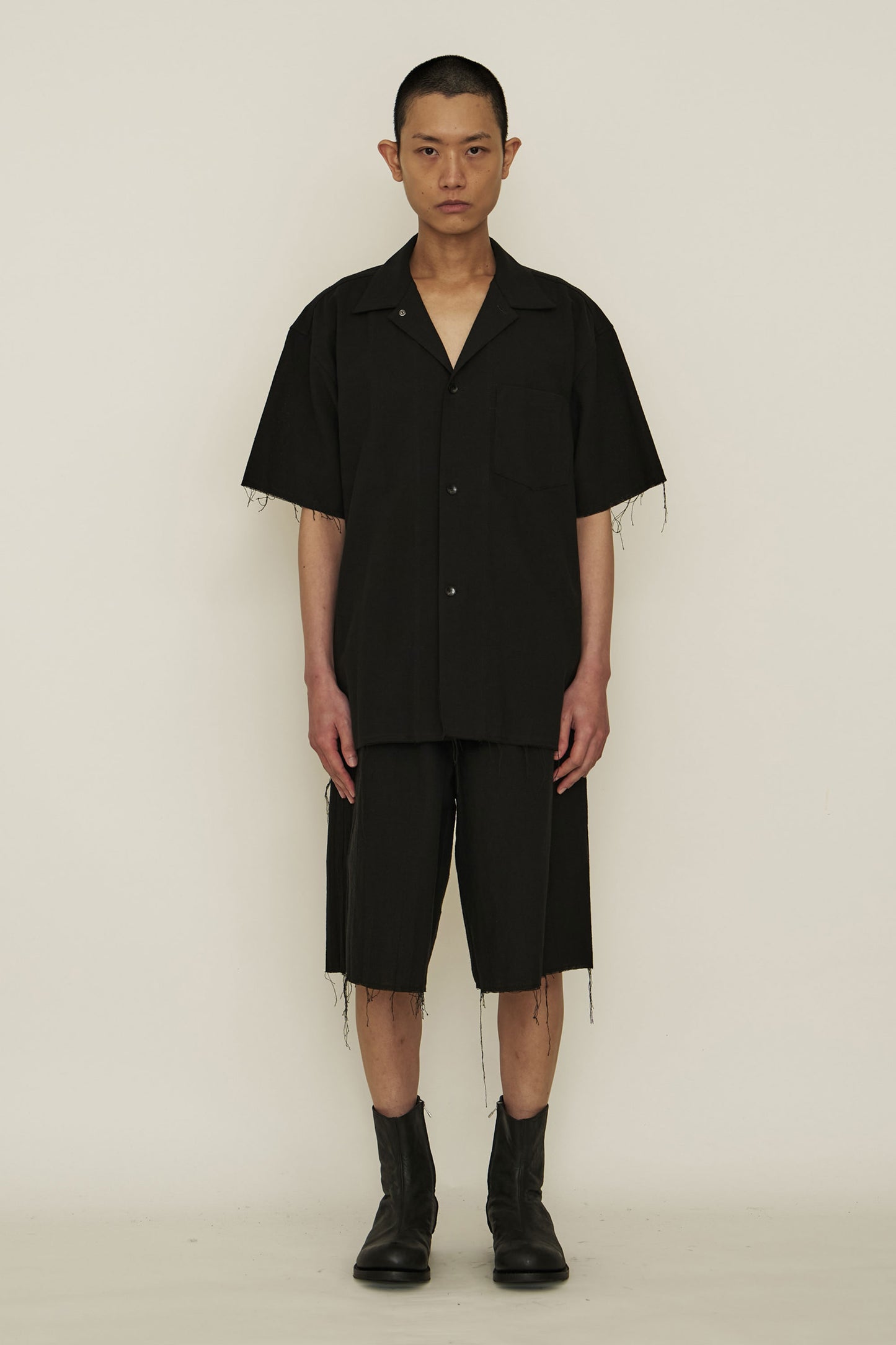 BLACK COTTON RAW EDGE SHORT SLEEVE SHIRT