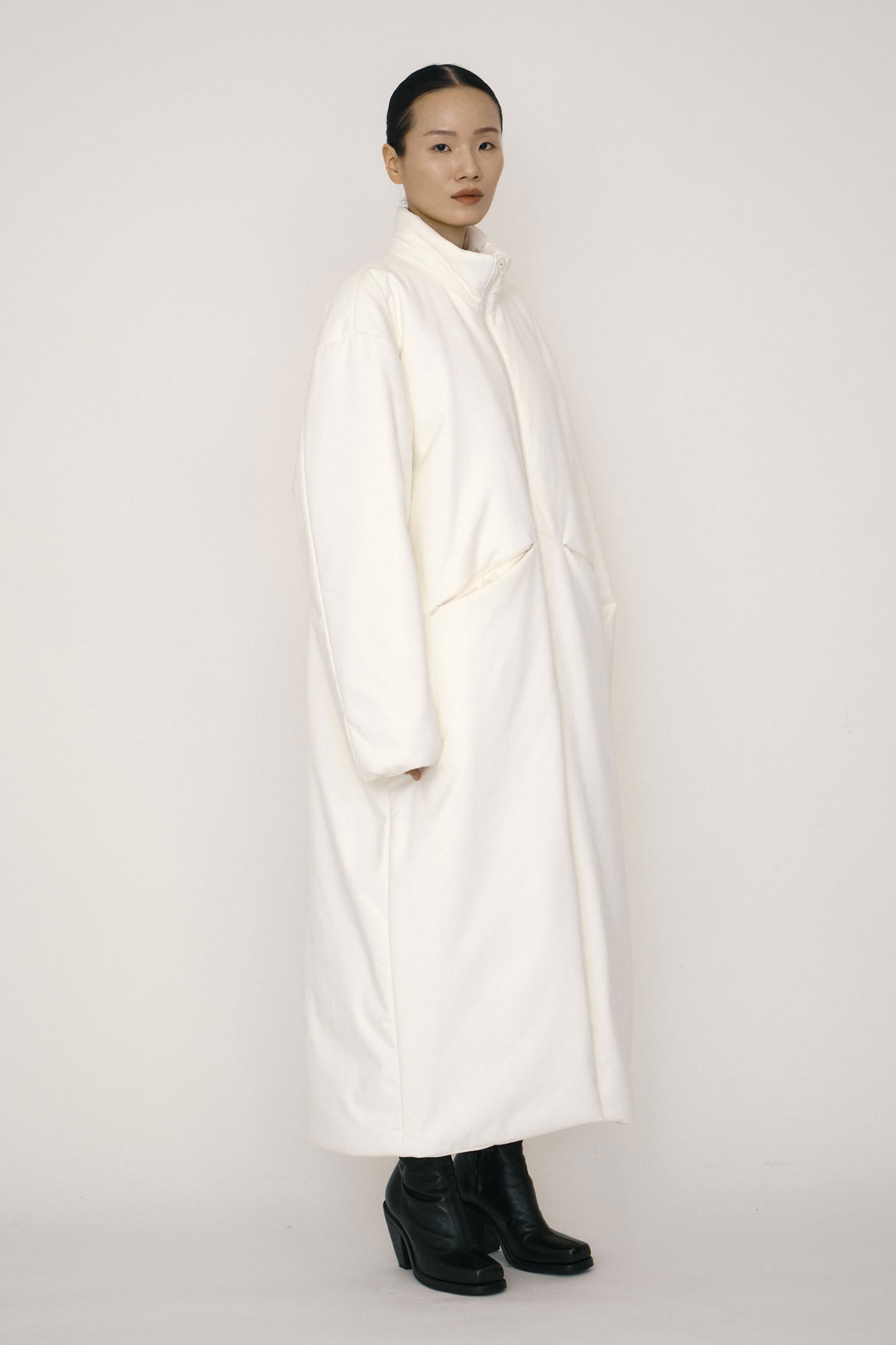 WHITE FAUX-SUEDE PADDED HIGH-NECK COAT (MADE TO ORDER)