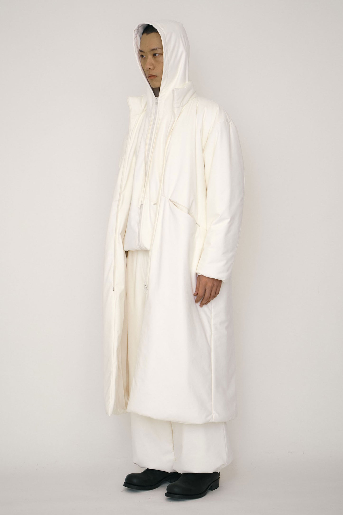 WHITE FAUX-SUEDE PADDED HIGH-NECK COAT (MADE TO ORDER)