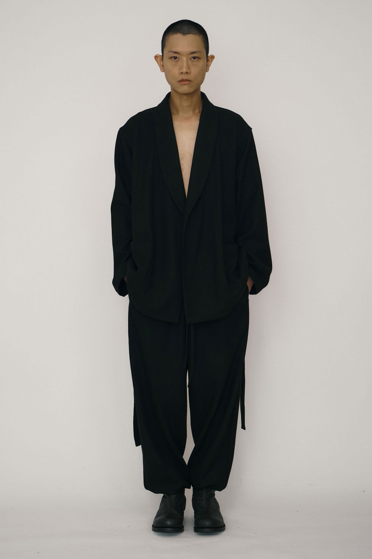BLACK WOOL SHORT ROBE COAT