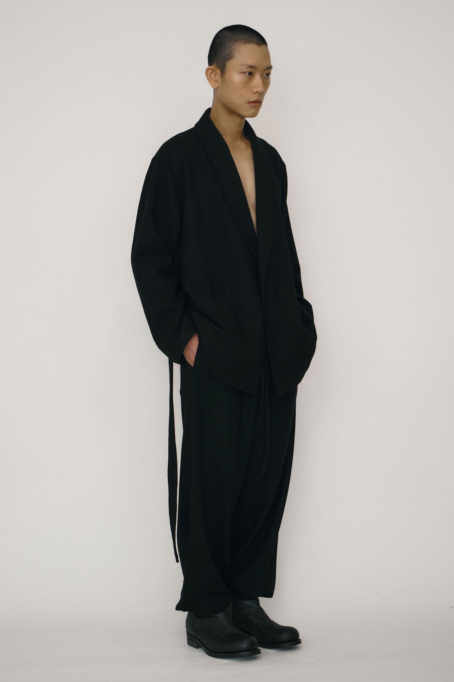 BLACK WOOL SHORT ROBE COAT
