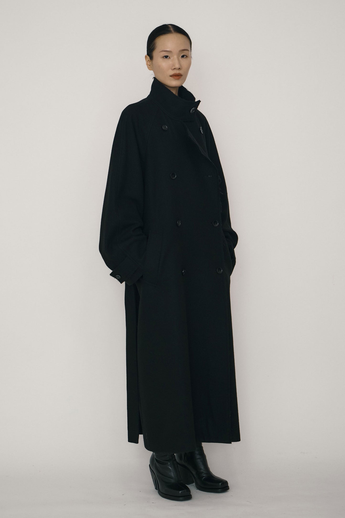 BLACK WOOL DOUBLE-BREASTED HIGH-NECK COAT