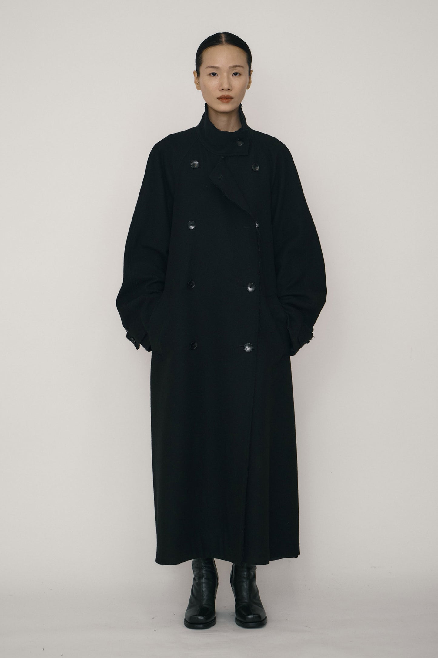 BLACK WOOL DOUBLE-BREASTED HIGH-NECK COAT