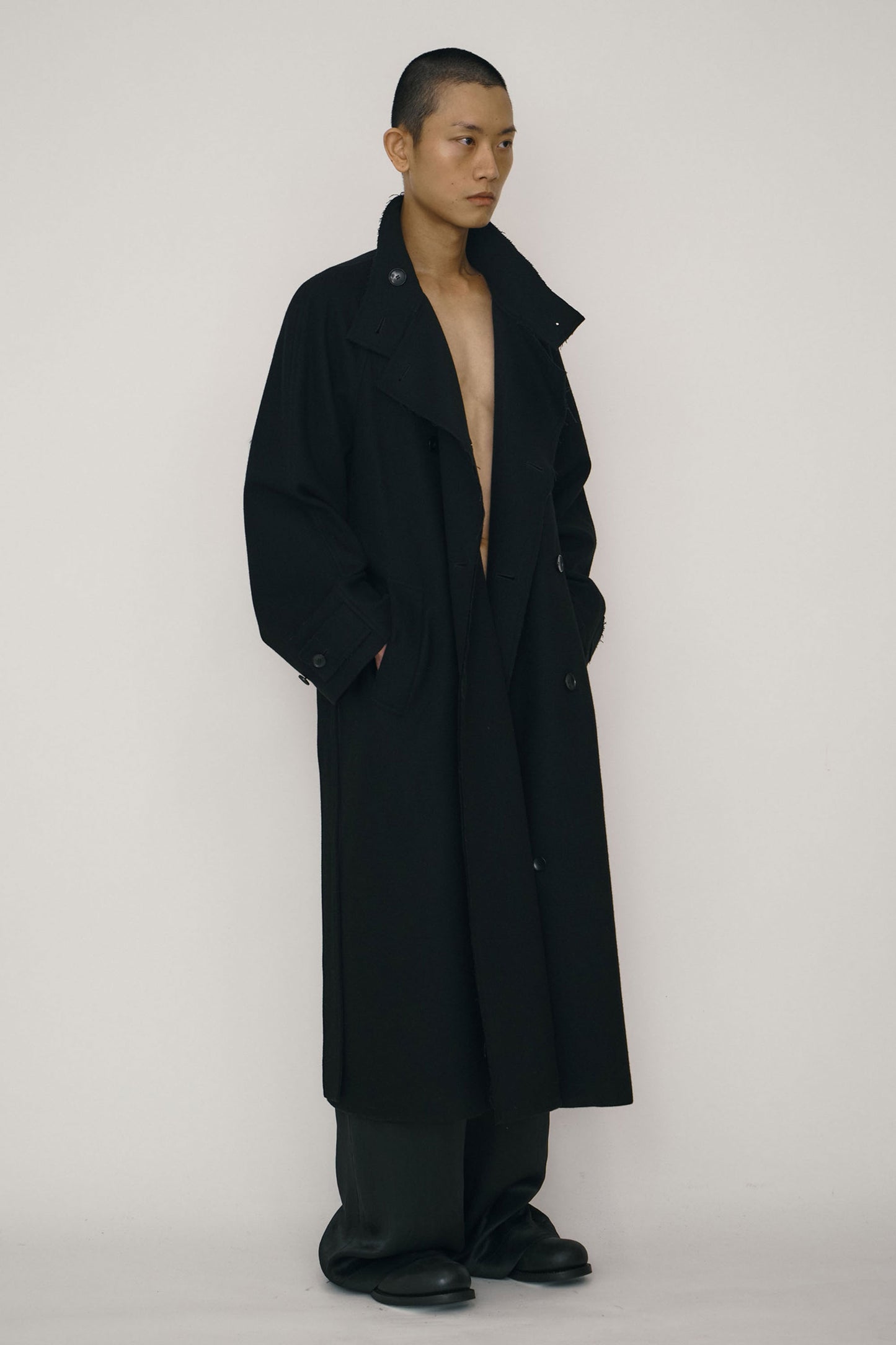 BLACK WOOL DOUBLE-BREASTED HIGH-NECK COAT