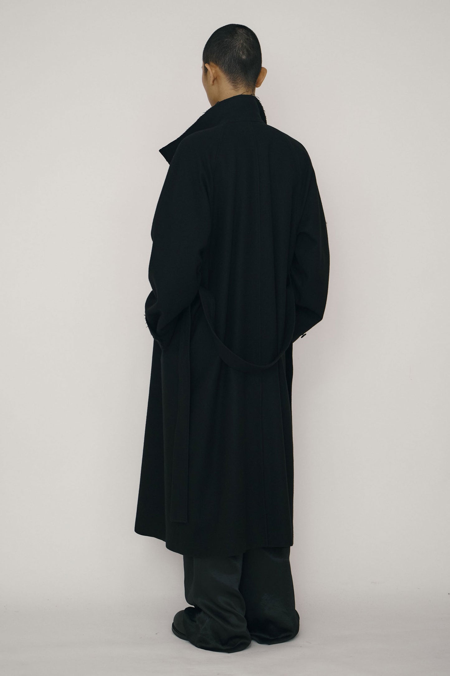 BLACK WOOL DOUBLE-BREASTED HIGH-NECK COAT