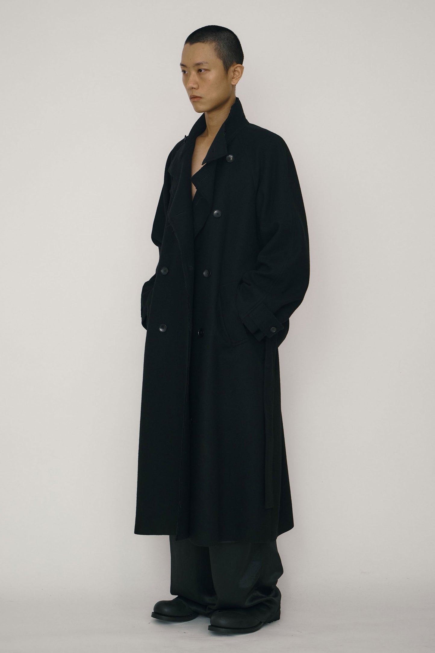 BLACK WOOL DOUBLE-BREASTED HIGH-NECK COAT