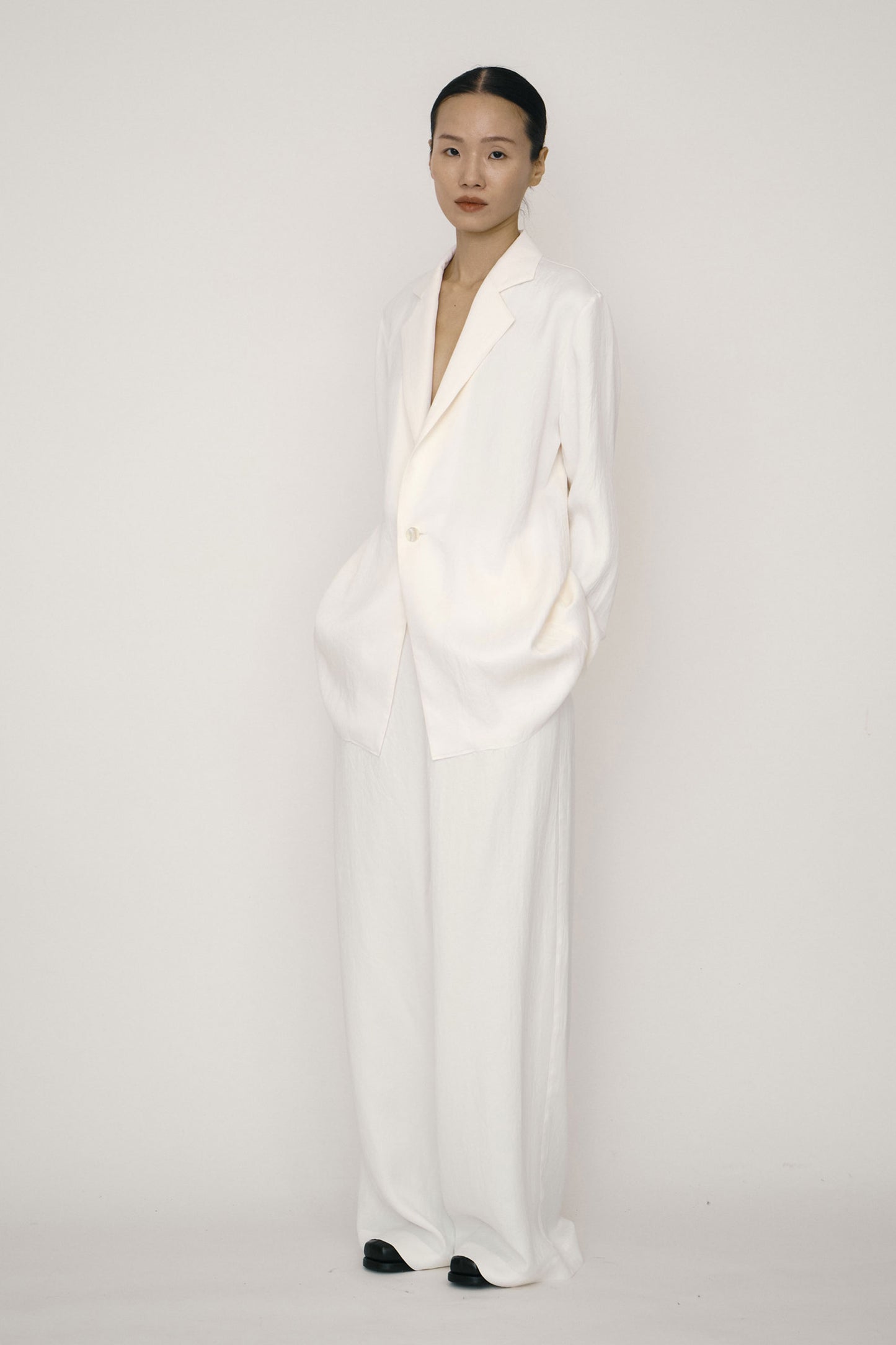 WHITE SATIN RAW EDGE BLAZER SHIRT