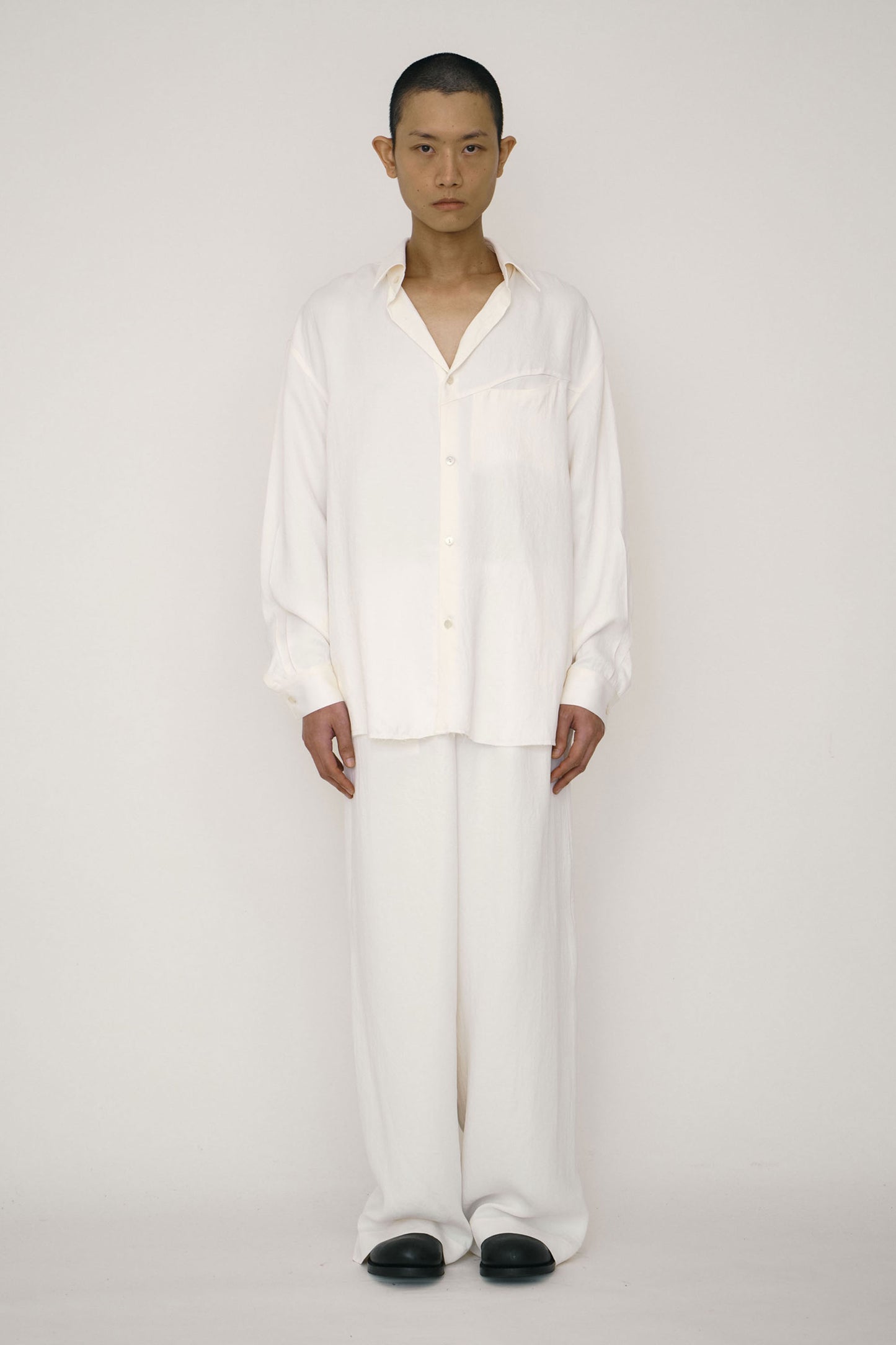 WHITE SATIN CHEST DIAGONAL POCKET SHIRT