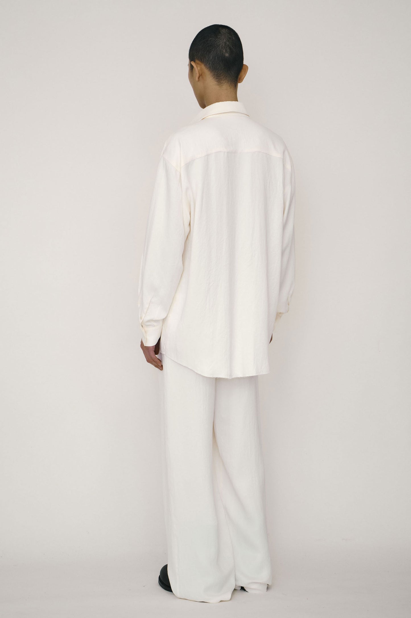 WHITE SATIN CHEST DIAGONAL POCKET SHIRT