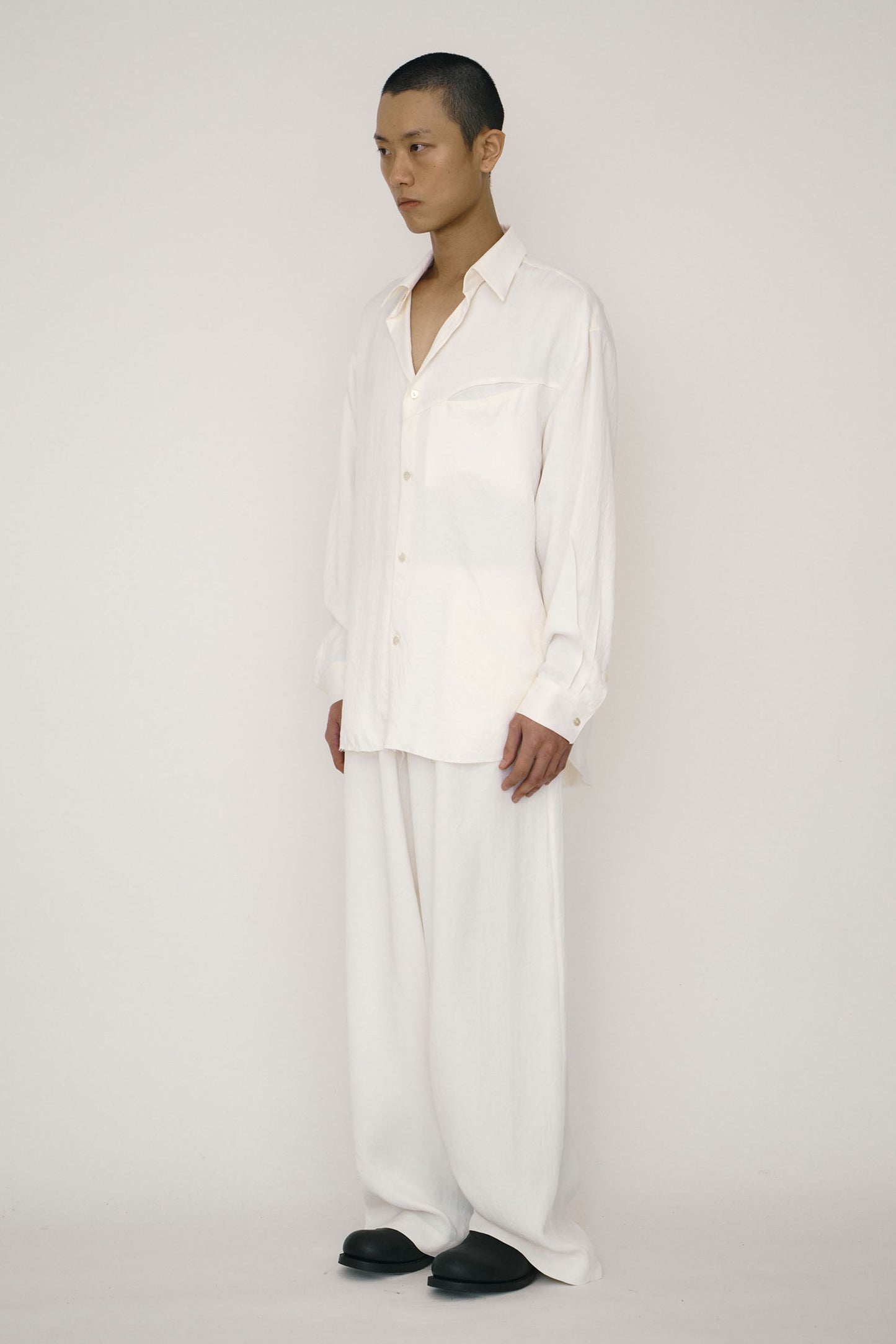 WHITE SATIN CHEST DIAGONAL POCKET SHIRT