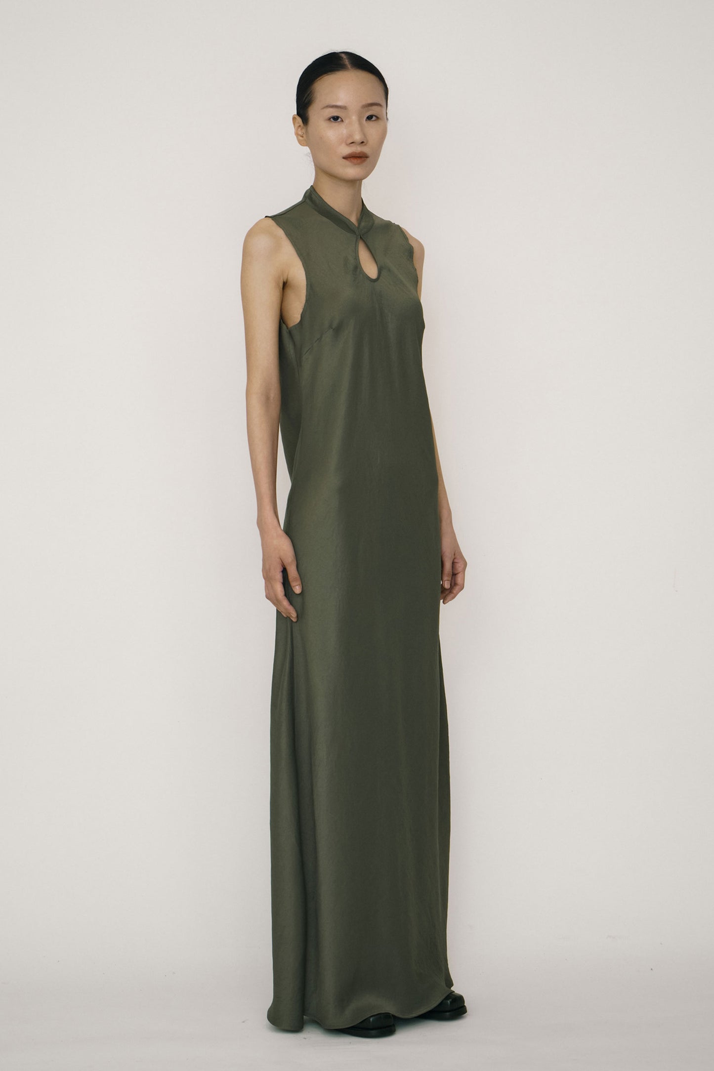 GREEN SATIN MANDARIN COLLAR BIAS-CUT DRESS