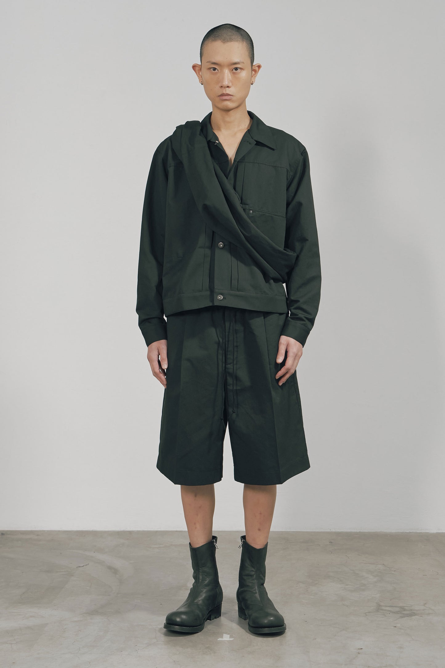 BLACK COTTON TWILL WIDE SHORTS