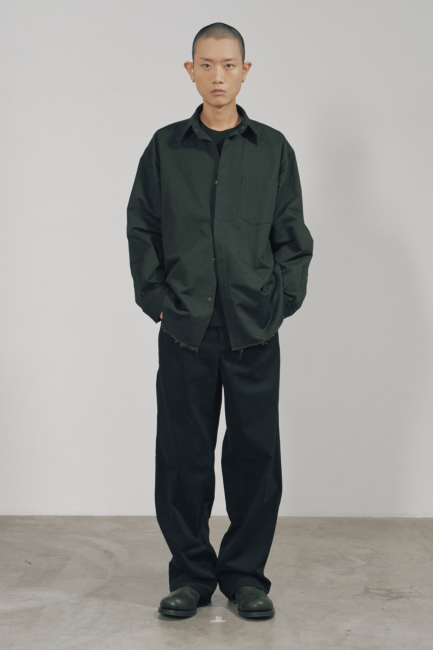 BLACK COTTON TWILL SNAP RAW EDGE SHIRT