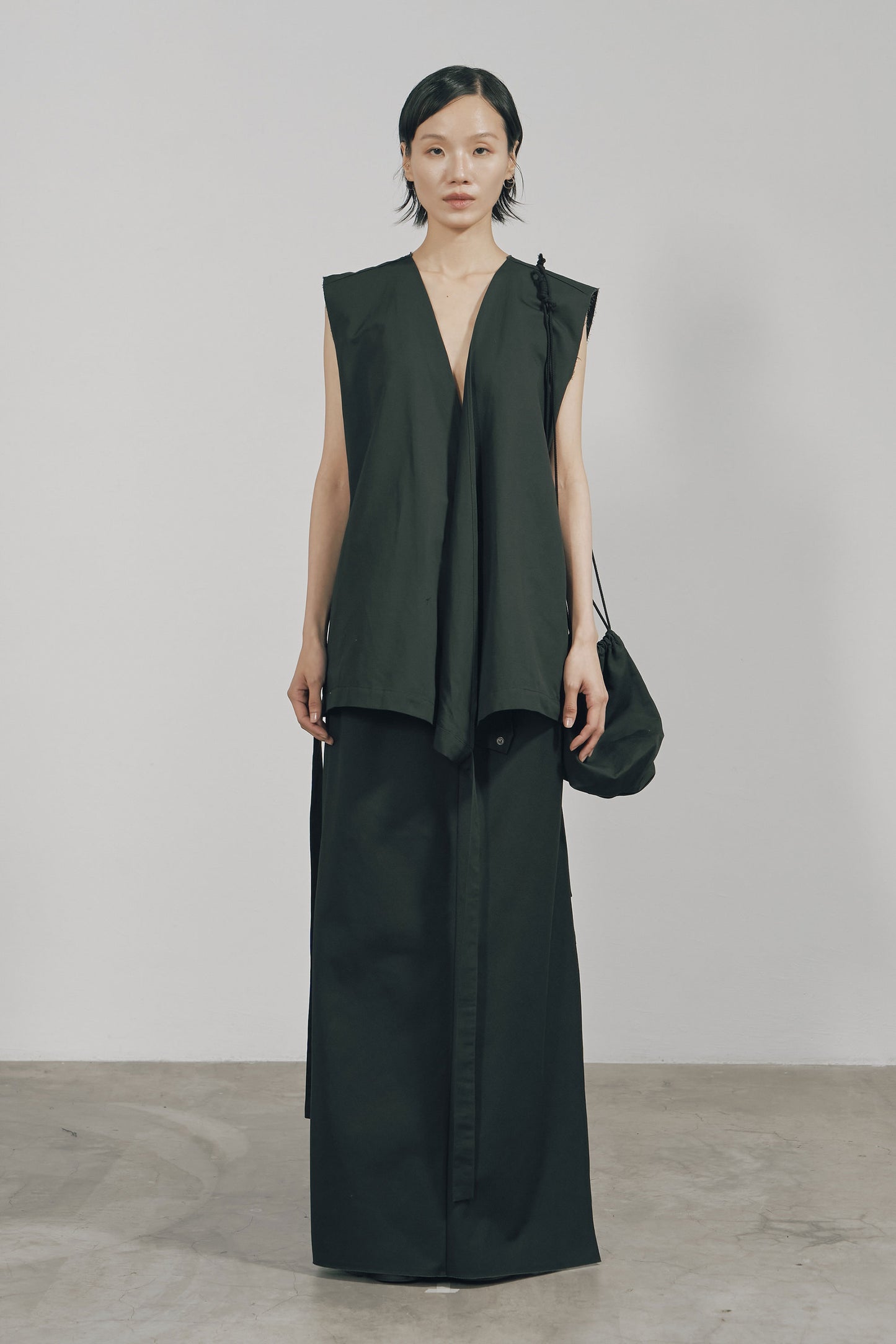 BLACK COTTON WRAP SLEEVELESS TOP