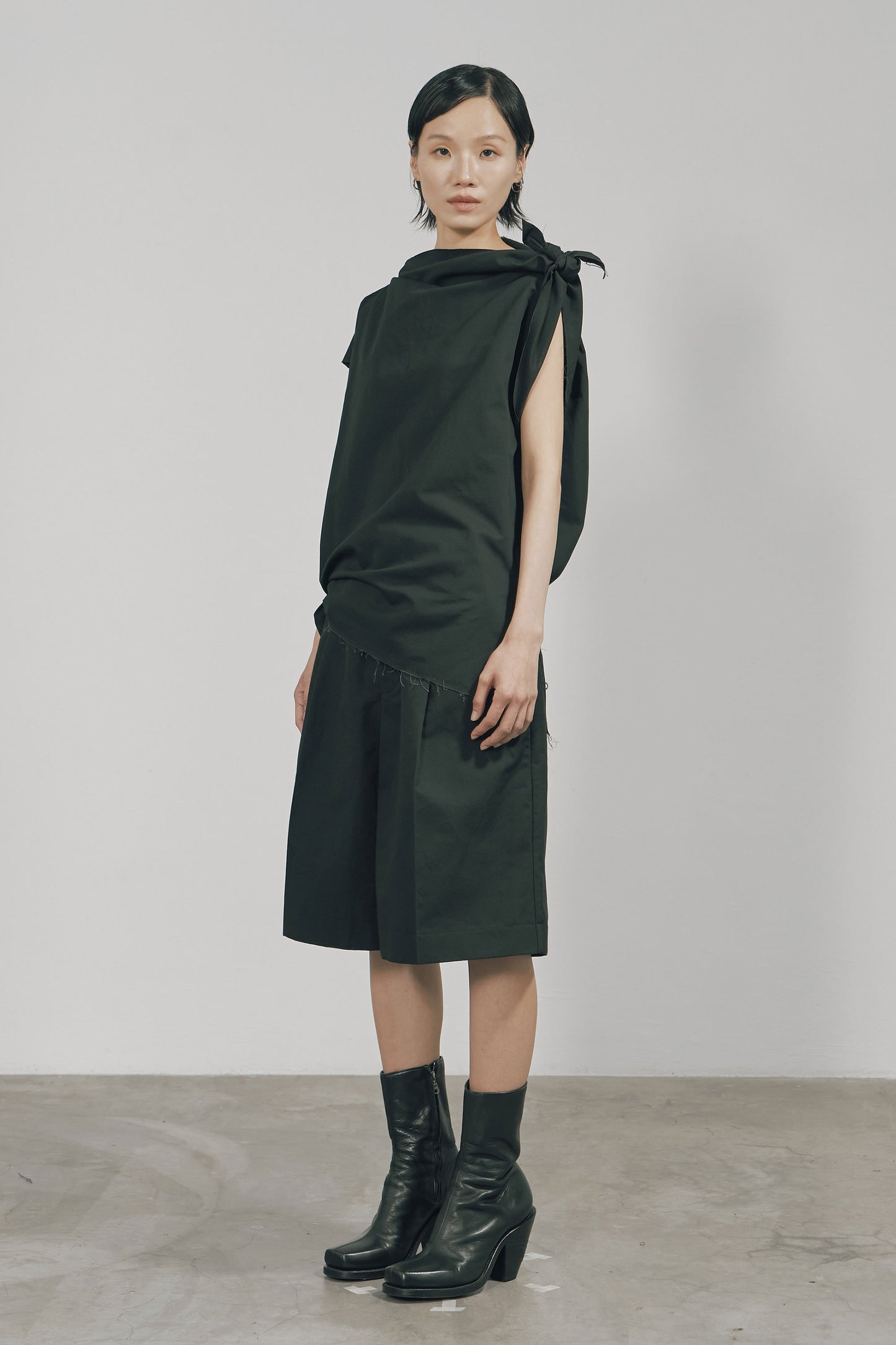 BLACK COTTON RAW EDGE ASYMMETRIC CUTTING TOP