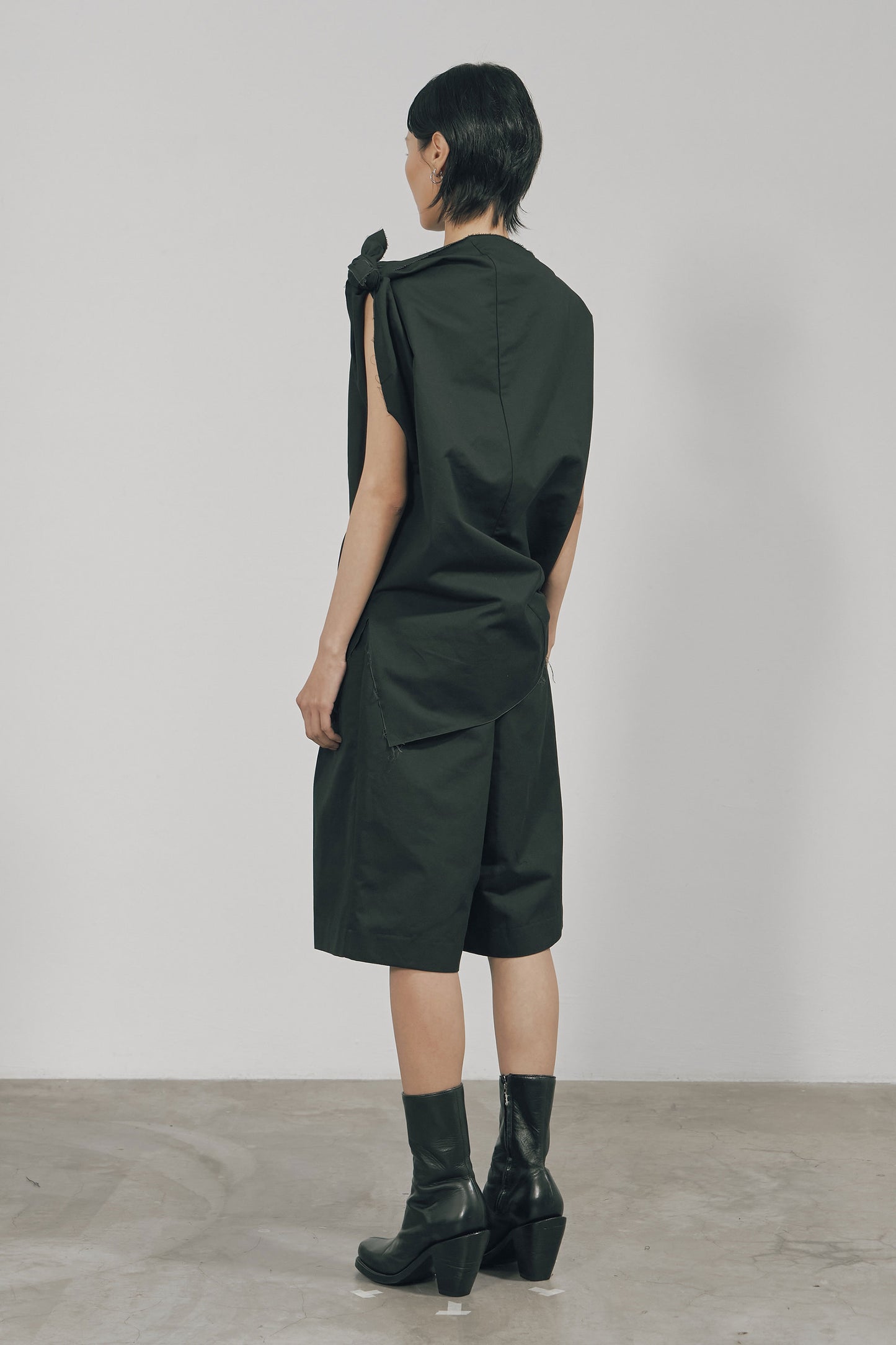 BLACK COTTON RAW EDGE ASYMMETRIC CUTTING TOP