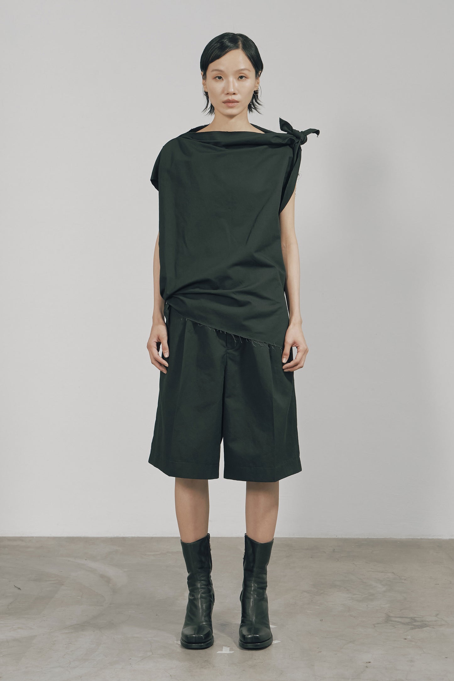 BLACK COTTON RAW EDGE ASYMMETRIC CUTTING TOP