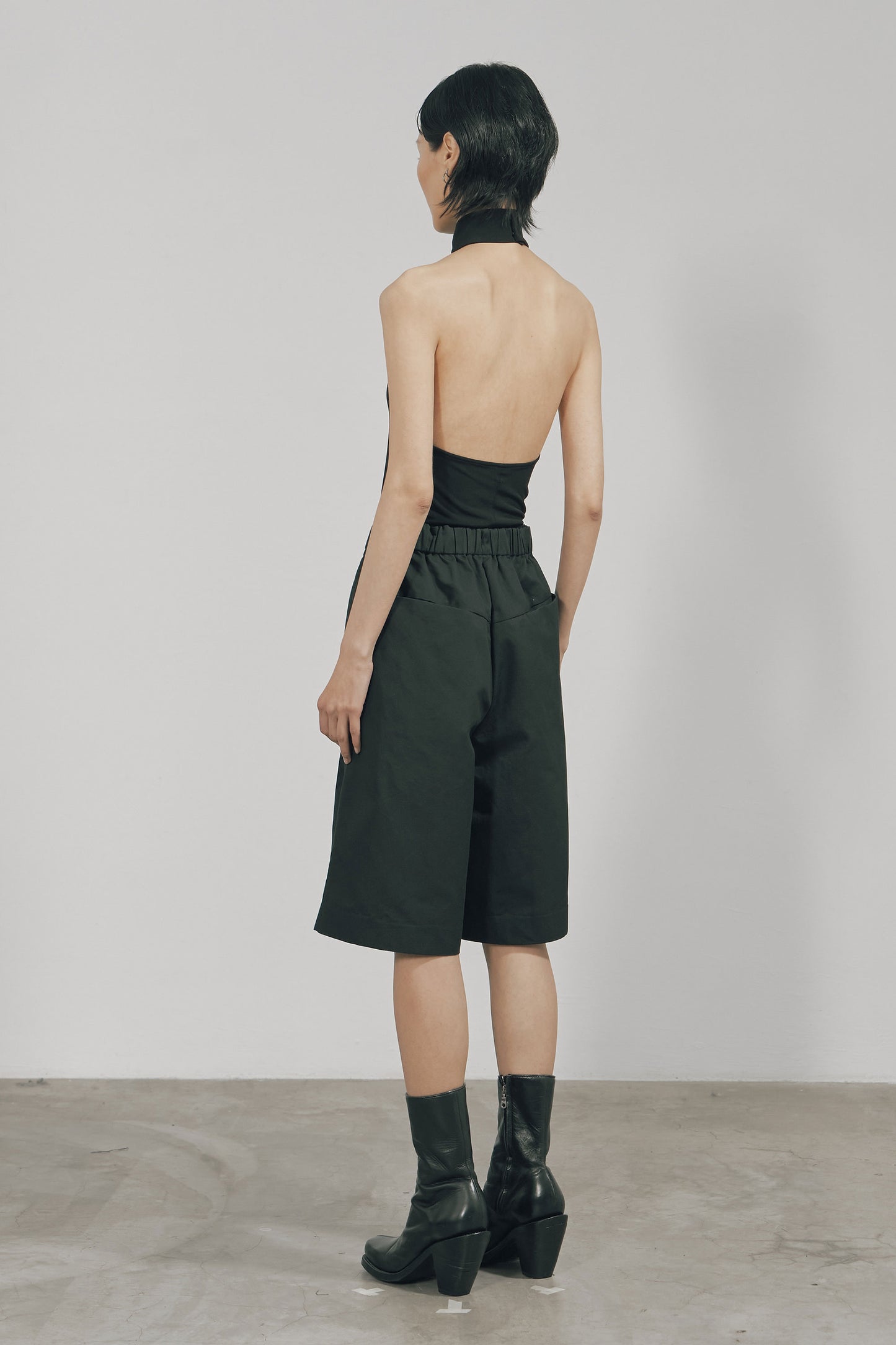 BLACK SKINNY HIGH HALTERNECK TOP