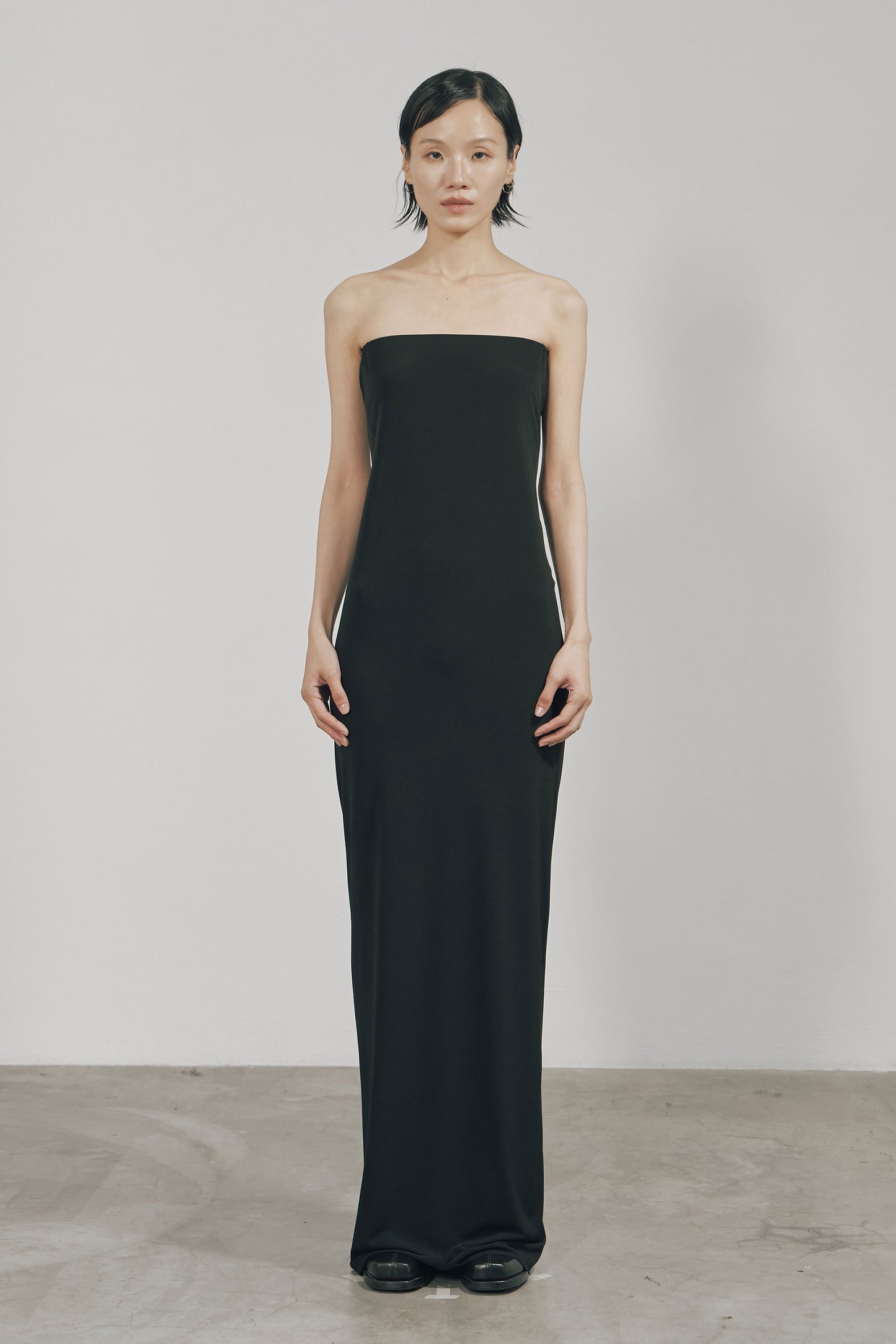 BLACK SKINNY TUBE MAXI DRESS