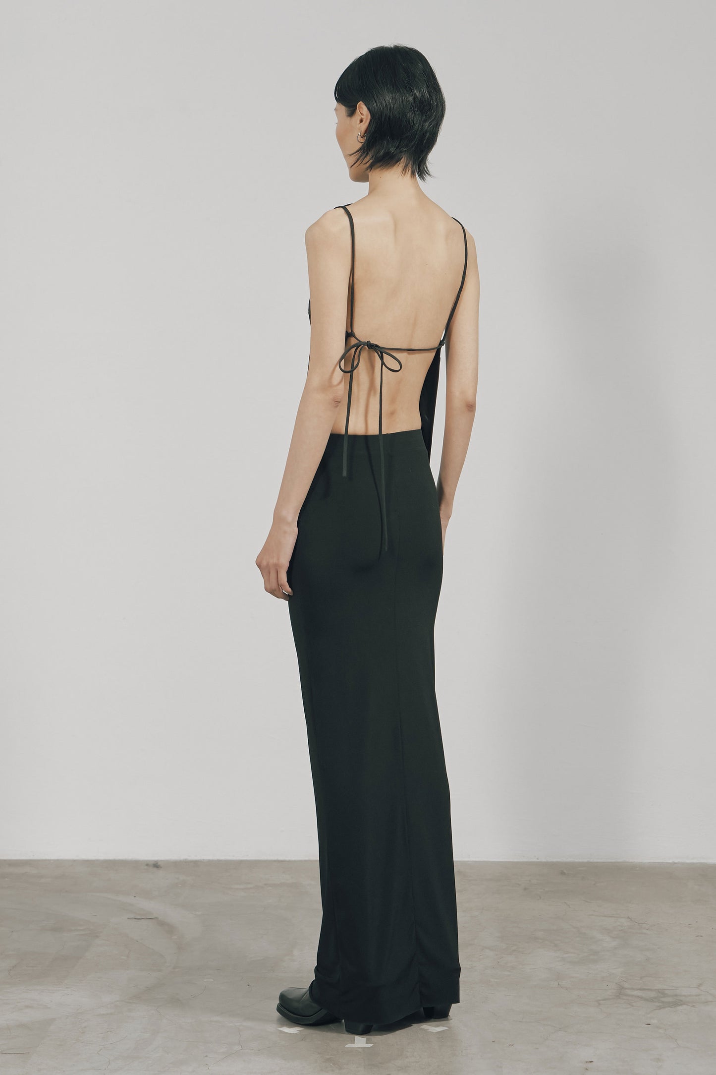 BLACK COTTON TWILL OPEN BACK TOP