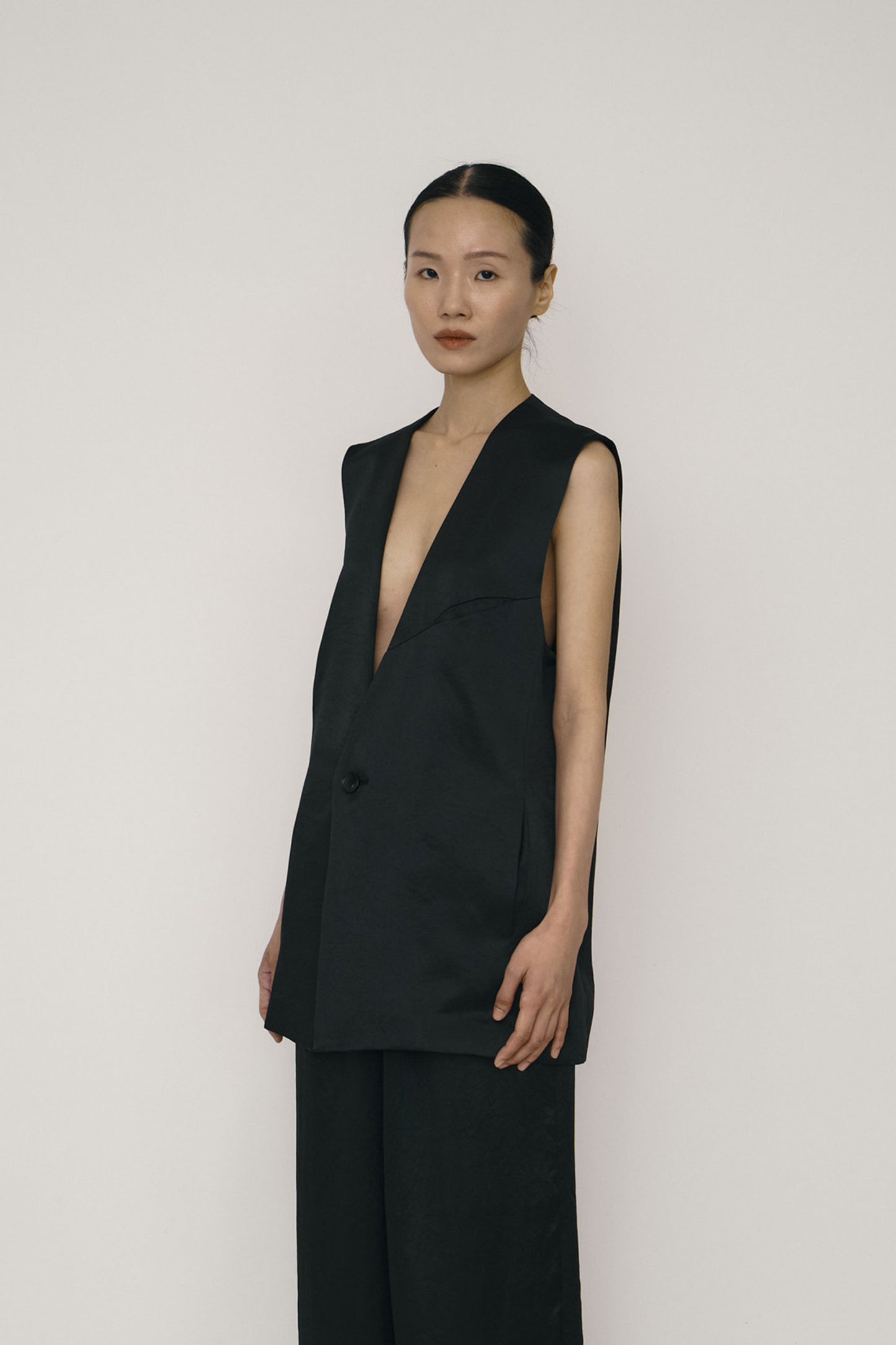 BLACK SATIN DESIGN LINE SUIT VEST