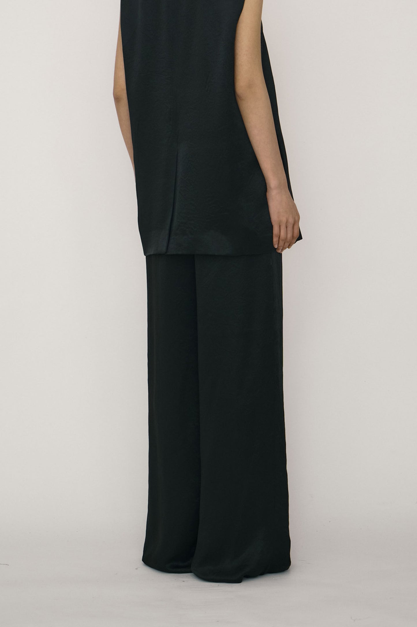 BLACK SATIN WIDE PANTS