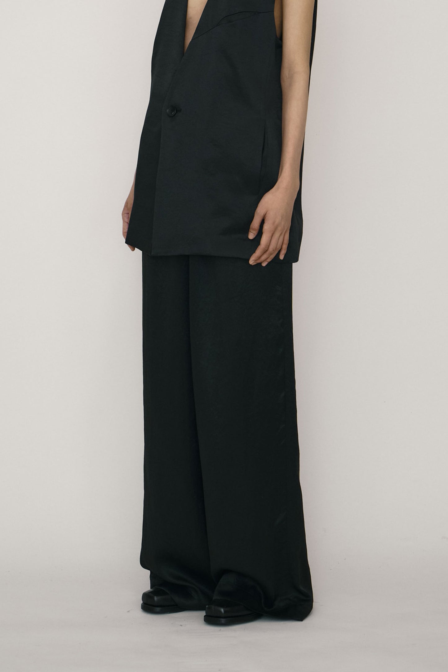 BLACK SATIN WIDE PANTS