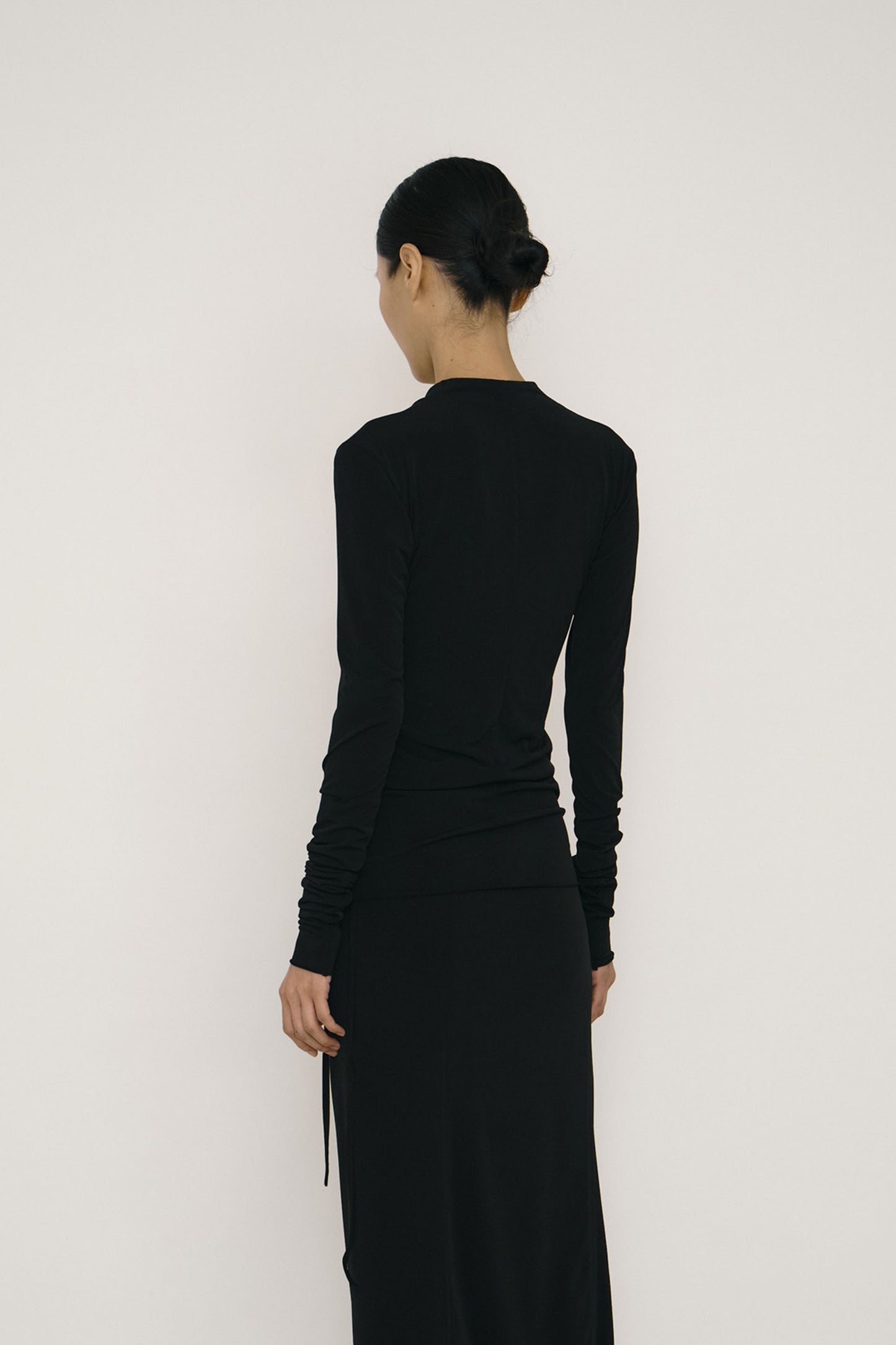 BLACK SKINNY LONG-SLEEVE MANDARIN COLLAR TOP