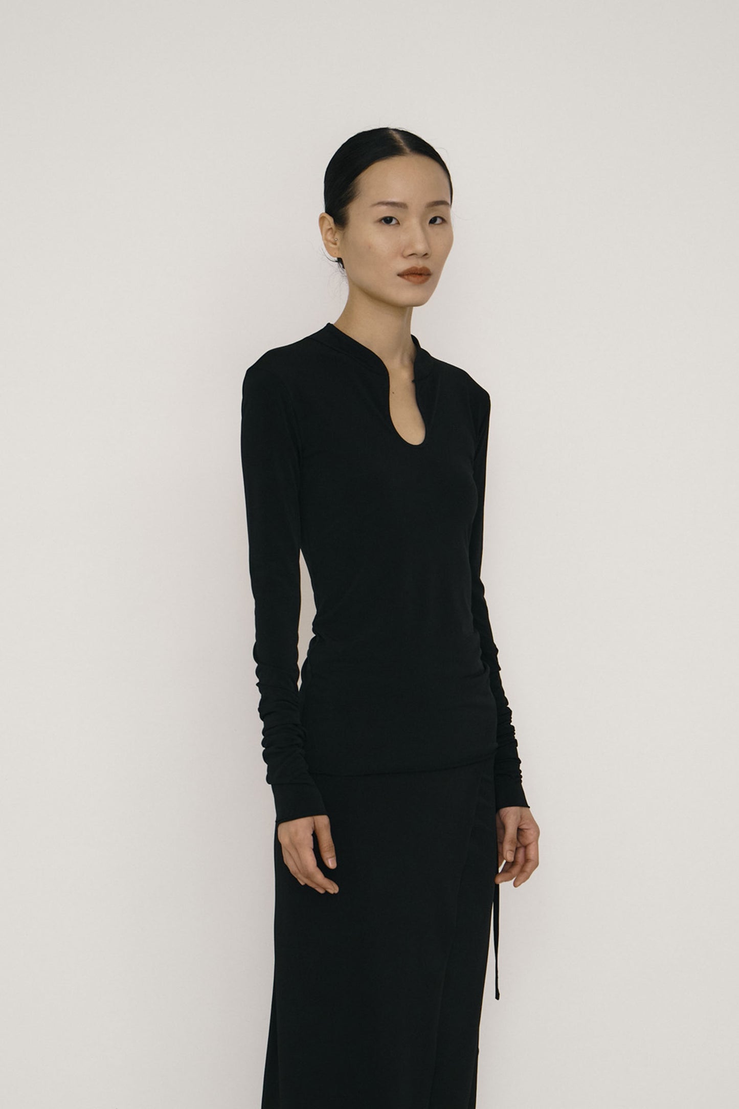 BLACK SKINNY LONG-SLEEVE MANDARIN COLLAR TOP