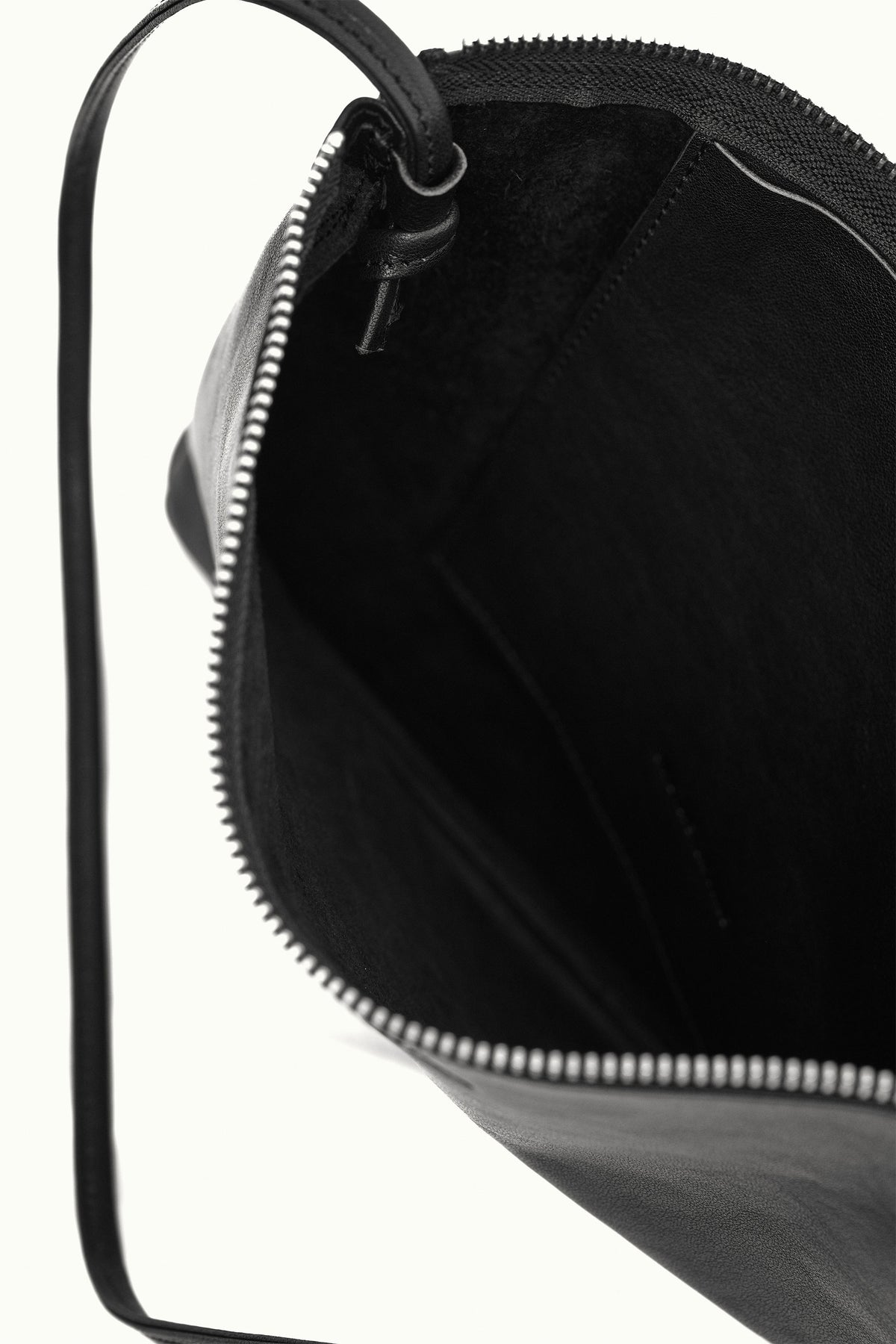 BLACK LEATHER SHOULDER BAG