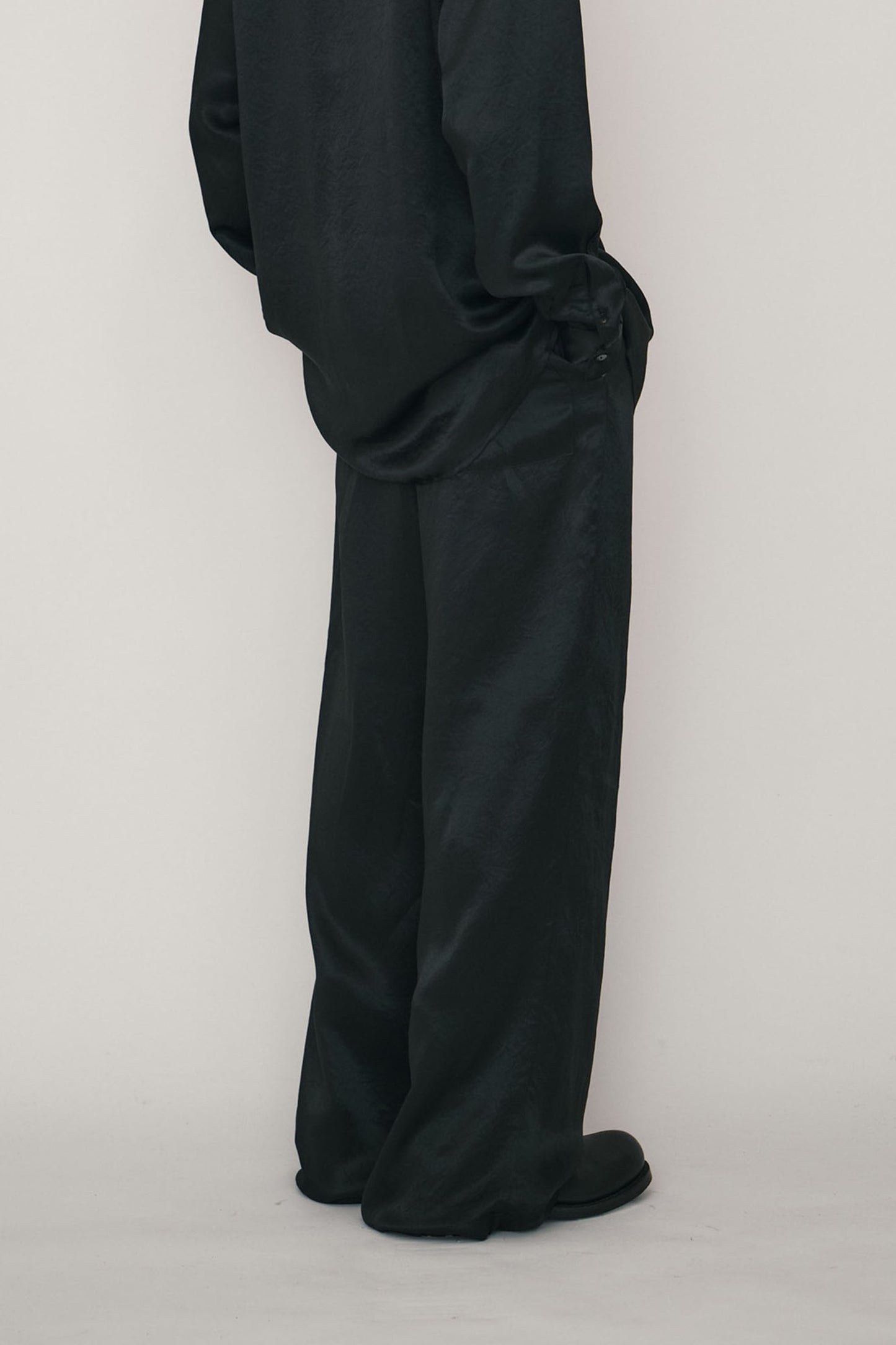 BLACK SATIN WIDE PANTS